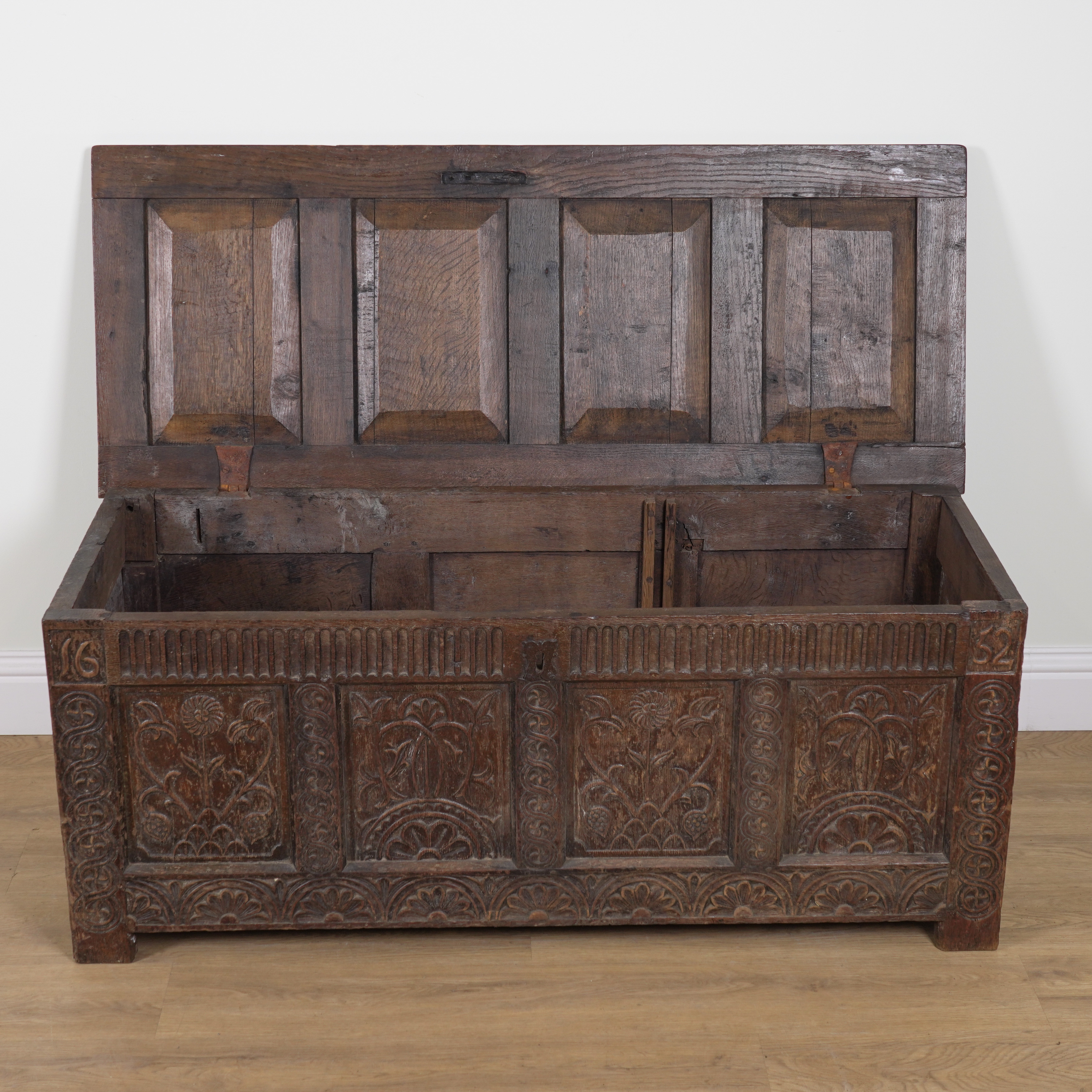 A 17TH CENTURY OAK COFFER - Image 3 of 3