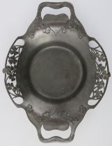 An English Art Nouveau pewter twin handled bowl, early 20th century. With foliate clover decoration.