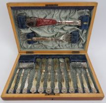 A cased set of six silver plated fish knives and forks with servers, early 20th century. Case: 36.