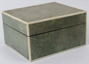 An Art Deco shagreen jewellery / cigarette box, early/mid 20th century. With ivorine banding to