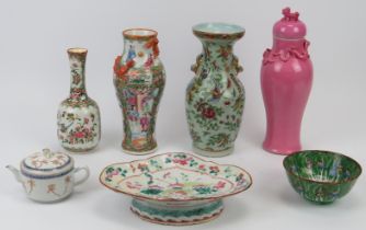 A group Chinese porcelain wares, 19th/20th century. Comprising a Famille Rose Canton mallet vase,