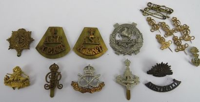 Militaria: A collection of British and Commonwealth military badges. (Quantity). Condition report: