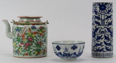 A group of three Chinese porcelain wares, 19th century. Comprising a blue and white decorated