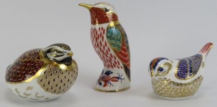 Three Royal Crown Derby porcelain bird paperweight figurines. (3 items) Hummingbird: 10 cm height.