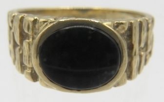 A 9ct yellow gold signet ring set with centre black stone, size W. Approx weight 6.3 grams. - Image 2 of 4