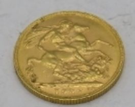 An Edwardian gold sovereign, 1907. Condition report: Some surface scratching.