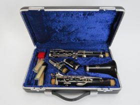 A cased Boosey & Hawkes ‘Regent II' clarinet. Case: 34 cm length. Condition report: Good visual