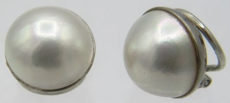 A pair of 18ct white gold Mabe pearl earrings with spring backs. Pearl approx 18mm across, approx