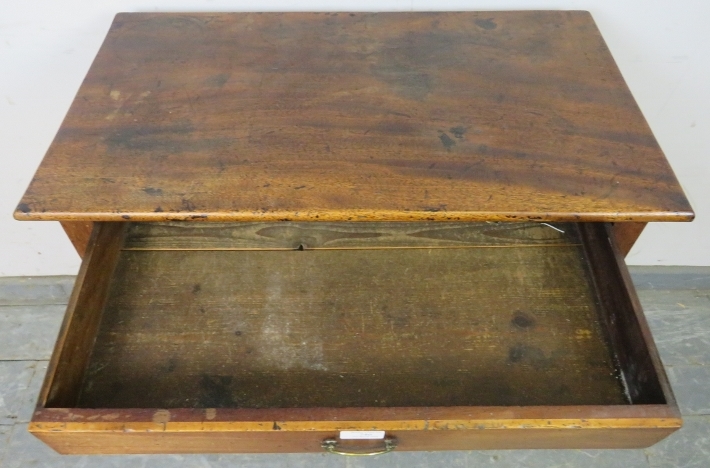 A George III mahogany side table, having one long frieze drawer above shaped apron, on tapering - Image 3 of 3