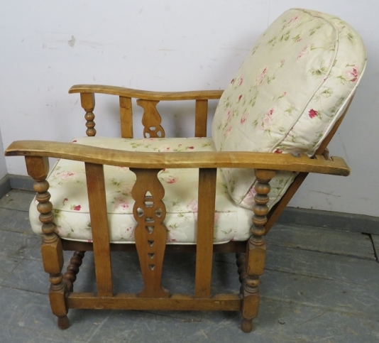 An antique Continental beech and ash wheelback reclining armchair, having carved and pierced sides - Image 3 of 3