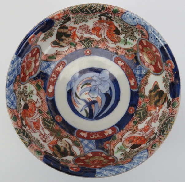 A Japanese Imari bowl, Meiji period. Profusely decorated throughout. Signed beneath. 18.5 cm - Image 2 of 3