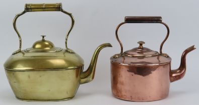 An antique brass kettles and copper kettle, 19th century. 30 cm height, 26 cm height. Condition