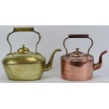 An antique brass kettles and copper kettle, 19th century. 30 cm height, 26 cm height. Condition