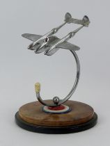 Aviation memorabilia: A USAAC Lockheed P-38 Lightning desktop ornament, mid 20th century. Modelled