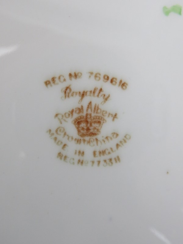 A Royal Albert ‘Royalty’ pattern set of twelve tea set, circa 1932. (39 items) Serving plates: 25. - Image 3 of 3