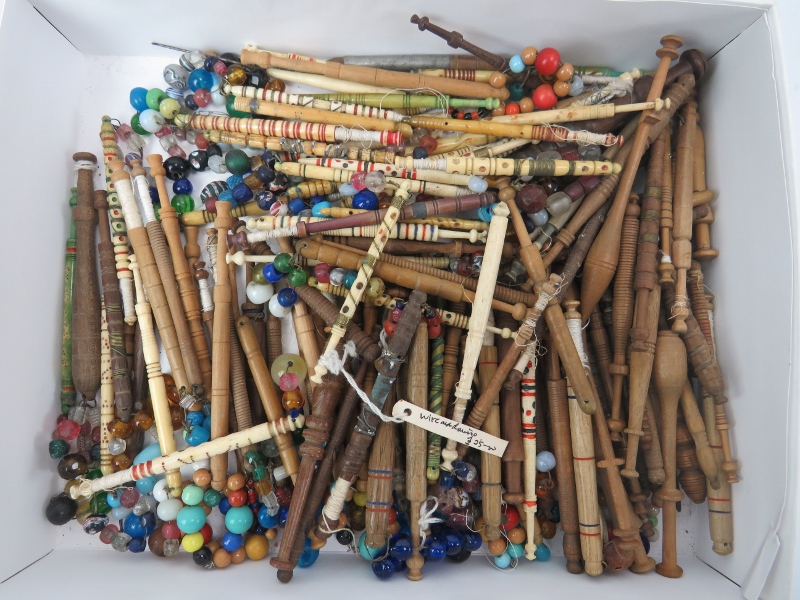 A large collection of vintage lace bobbins. (Quantity) Condition report: Varying states of age