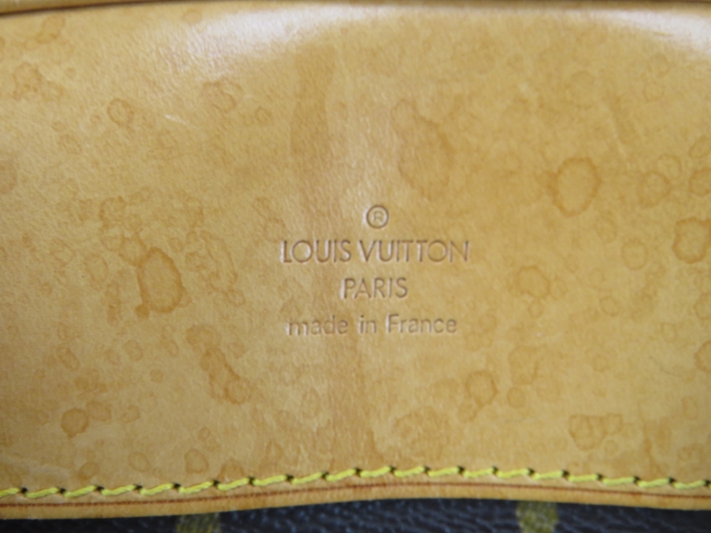 A Louis Vuitton monogram canvas leather Alize 24 Heures travel bag. Brand code: VI0011. - Image 2 of 12