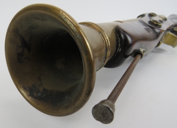 An oak, brass and steel flintlock blunderbuss, 18th century. With a three-stage brass barrel and - Image 4 of 6