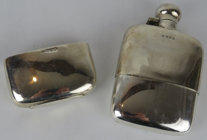 A 1920s silver hip flask with removable silver cup. Hallmarked for Birmingham 1920, maker Hubert - Image 3 of 4