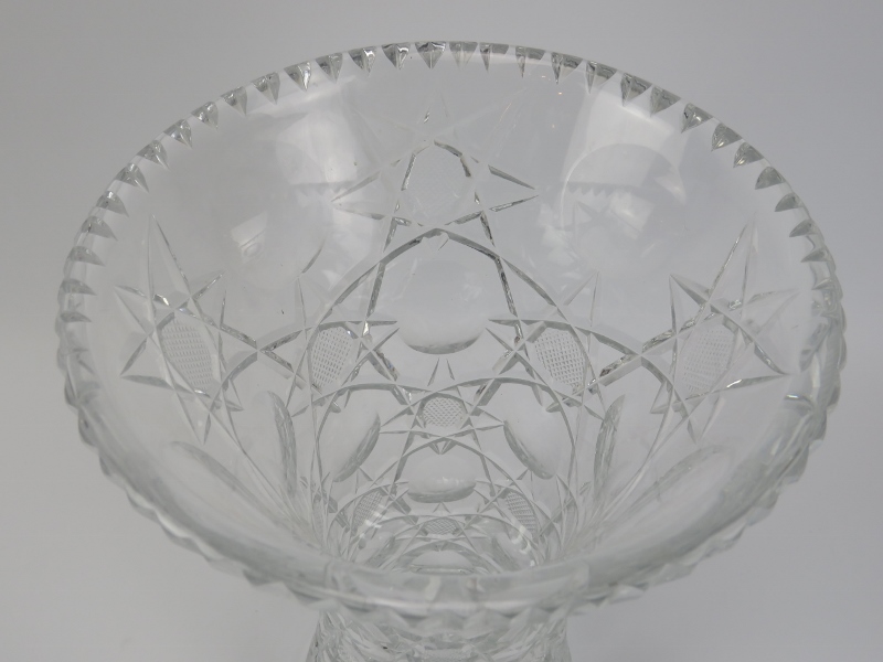 A large Bohemian clear cut crystal glass vase, 20th century. 30 cm height. Condition report: Good - Image 2 of 3