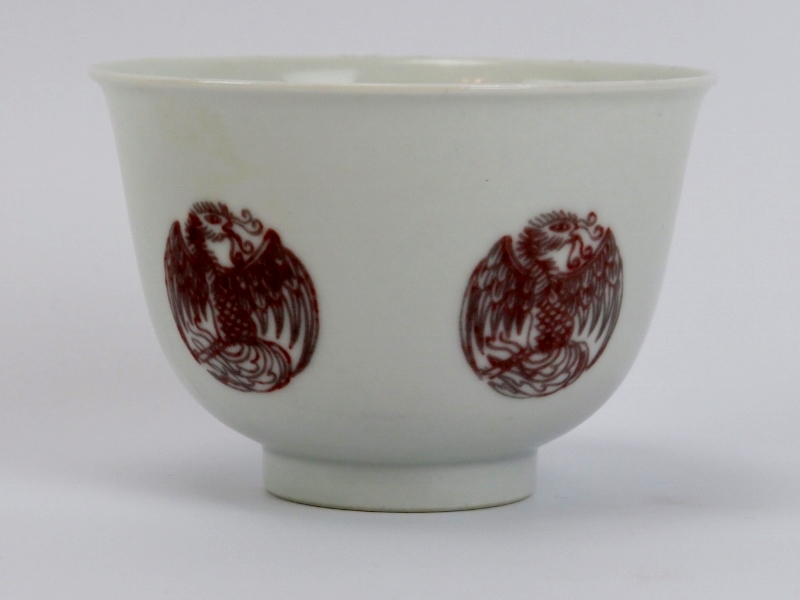 A Chinese underglazed copper red ‘phoenix’ bowl, Kangxi period (1662-1722). The exterior decorated