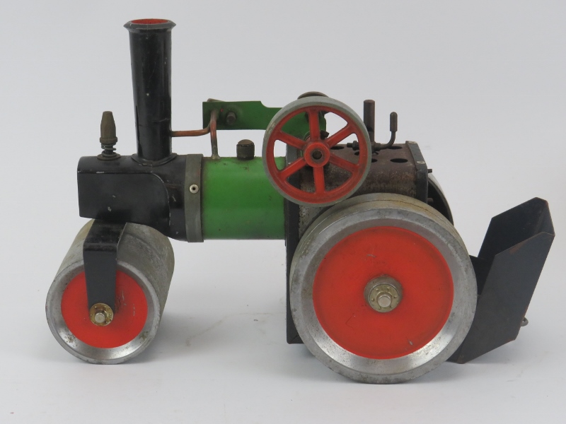 A vintage Mamod steam roller, SE1 stationary steam engine with light bulb generator and polishing - Image 4 of 4