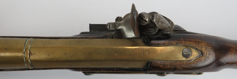 An oak, brass and steel flintlock blunderbuss, 18th century. With a three-stage brass barrel and - Image 6 of 6