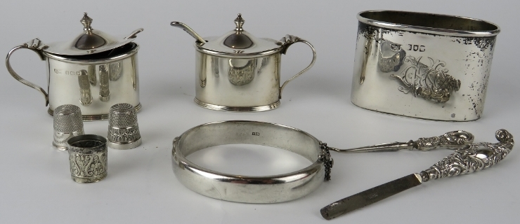 Mixed hallmarked silver to include a pair of mustard pots, bangle, hip flask cup, two thimbles,