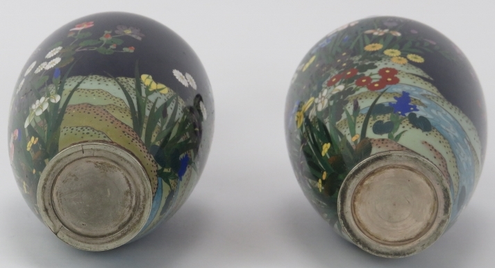 A pair of Japanese cloisonné enamelled vases, late Meiji/Taisho period. (2 items) 15.4 cm height. - Image 3 of 3