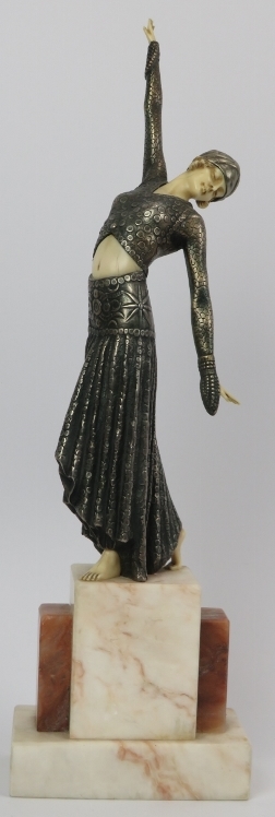 An Art Deco Chapirus style dancing female figurine, 20th century. 40.3 cm height. Condition