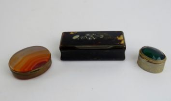 A tortoiseshell inlaid horn snuff box and two vintage pill boxes, 19th century and later. Comprising