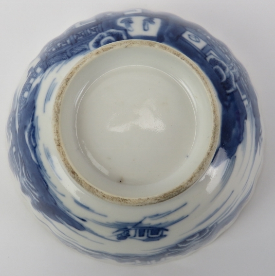 Two Chinese blue and white porcelain meiping vases and a scalloped bowl, 19th century. Both vases - Image 9 of 10