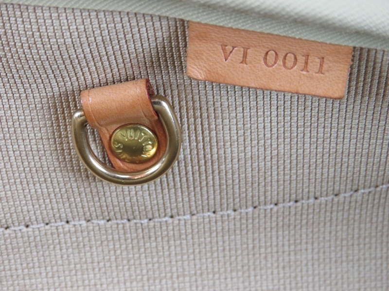 A Louis Vuitton monogram canvas leather Alize 24 Heures travel bag. Brand code: VI0011. - Image 7 of 12