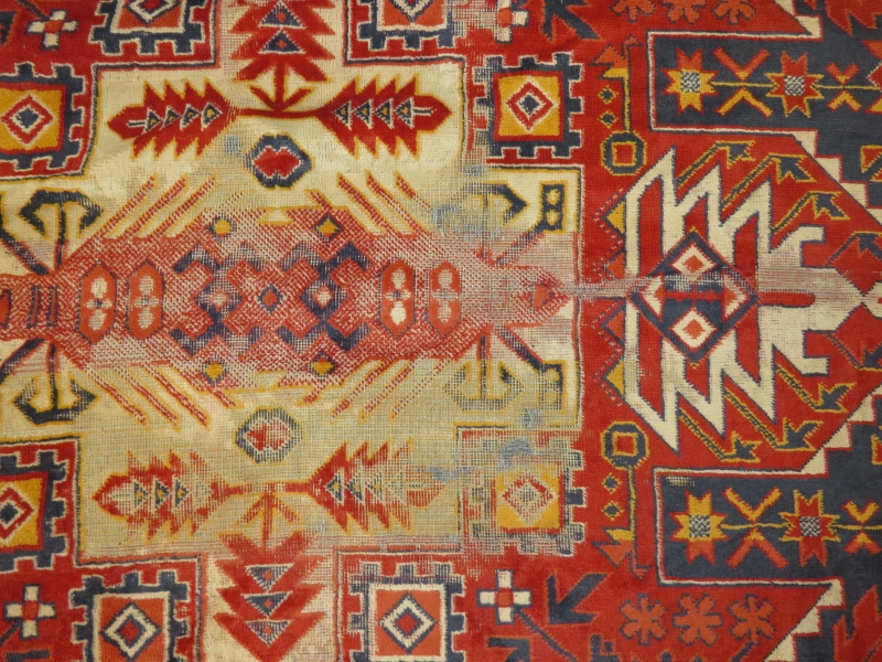 A 20th century Persian style rug, very thin close weave similar to a wall hanging. 280cm x 140cm ( - Image 4 of 5