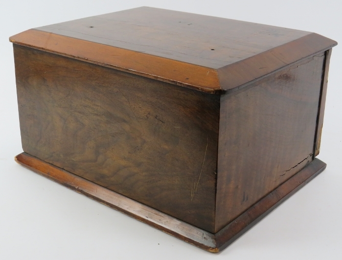 A walnut writing box and Japanese carved bamboo page turner, late 19th/early 20th century. Box: 19.5 - Bild 6 aus 6