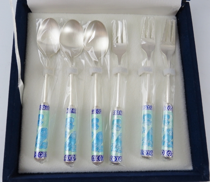 A cased set of South Korean silver and enamel spoons and forks, marked 999%. - Image 2 of 3