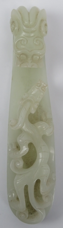 A Chinese celadon jade dragon belt hook, 18th/19th century. Finely carved depicting a chilong dragon - Image 3 of 8