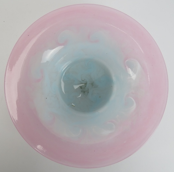 A Scottish Monart pink and blue glass bowl, early/mid 20th century. Label applied beneath. 21.5 cm