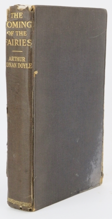 A signed Arthur Conan Doyle novel entitled ‘The Coming of the Fairies’. Inscribed ‘With kind regards - Bild 2 aus 6