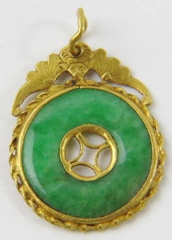 A Decorative Oriental yellow high carat metal jadeite Pi-style pendant, 32mm, Gross total weight - Image 2 of 2