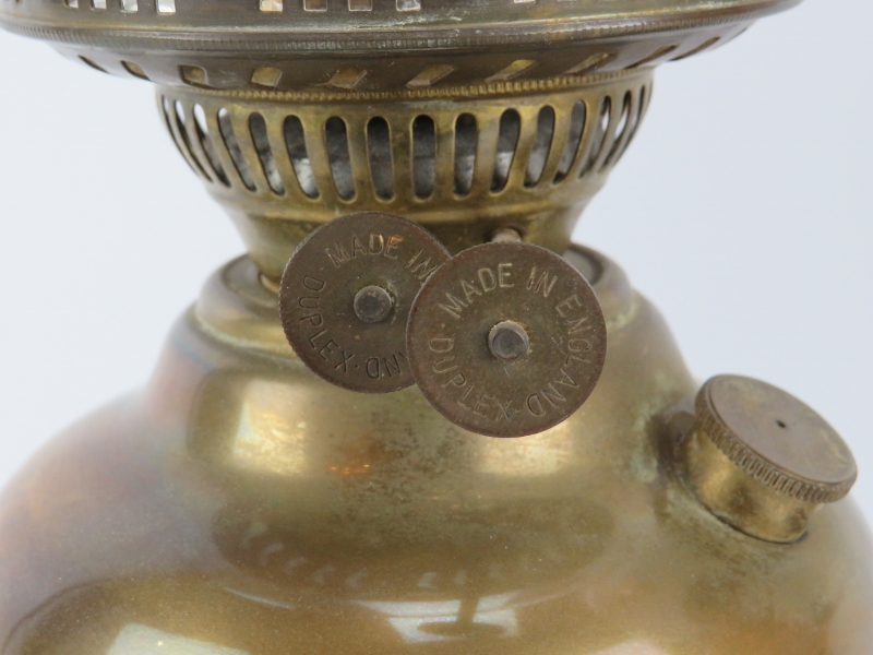 Two British Duplex brass and glass oil lamps, late 19th/early 20th century. (2 items) 58.5 cm - Image 2 of 4