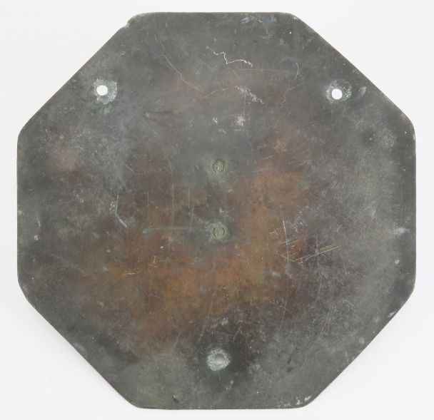 An octagonal bronze sundial, probably 18th/19th century. The octagonal plate with angular S scrolled - Bild 3 aus 3