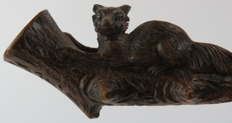 Three Black Forest carved cheroot pipes. Two surmounted with bears and the other with a recumbent - Image 3 of 3