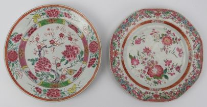 Two Chinese famille rose polychrome enamelled porcelain plates, 18th century, Qianlong period. 22.
