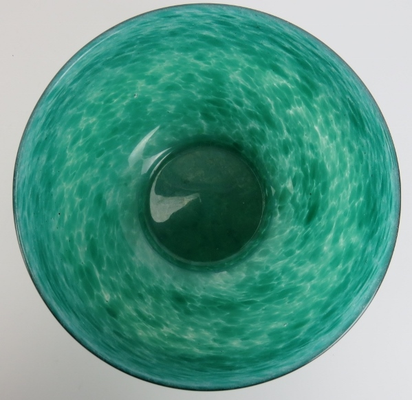 A Scottish Monart mottled green glass bowl, mid 20th century. 22 cm diameter. Condition report: Good - Image 3 of 3
