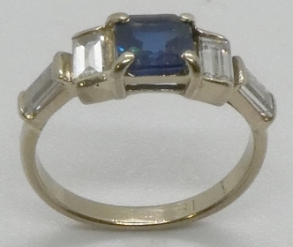 A white precious metal square sapphire and baguette cut diamond ring, the diamonds approximately 0. - Image 2 of 5