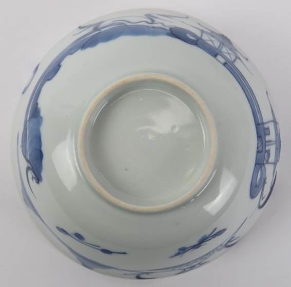 A Chinese blue and white porcelain vase and two bowls, 19th century. (3 items) Vase: 13.3 cm height. - Image 5 of 8