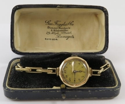 A lady’s 9ct yellow gold wristwatch with round case, fluted bezel, guilloche dial with Arabic - Image 4 of 4