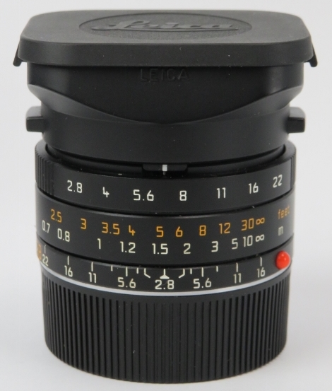 A Leica Elmarit-M 1:2,8 / 28mm ASPH E39 black camera lens. With cap, hood, case, paperwork and - Image 3 of 3