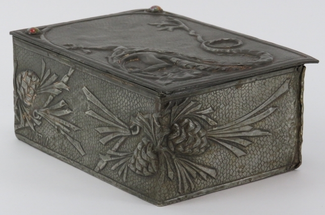 A rare Arts & Crafts pewter trinket box, early 20th century. Decorated in repoussé with a dragon and - Image 3 of 7